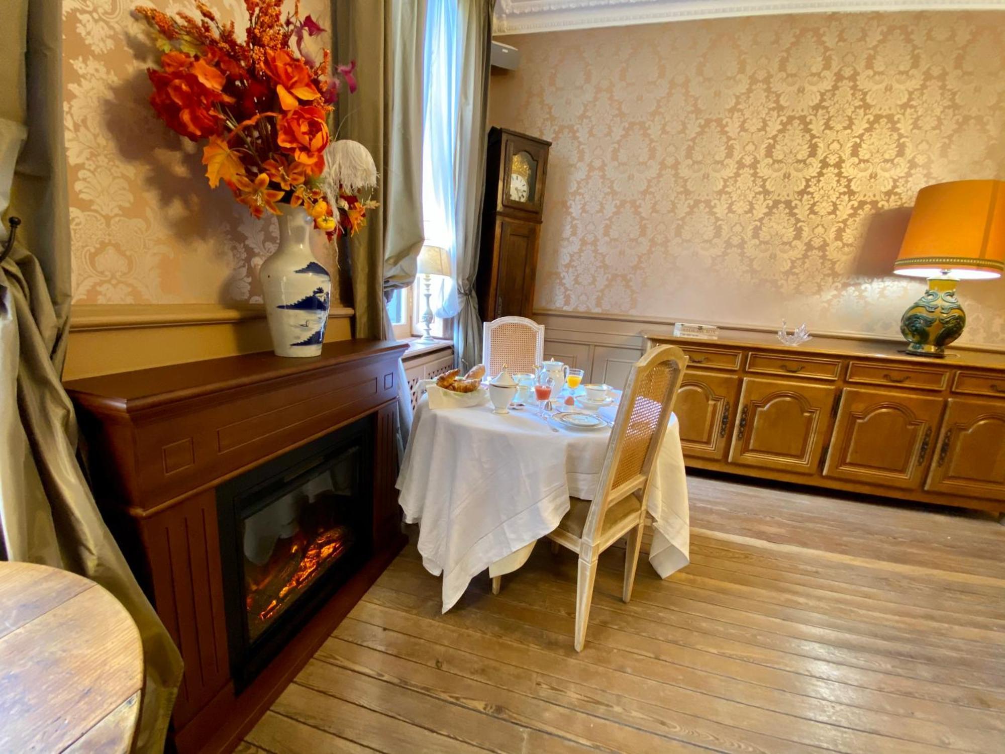Demeure Saint Louis Historic Manor, 700m, Parking,a C,clim,wifi, Heated Pool, View Bed & Breakfast 4*