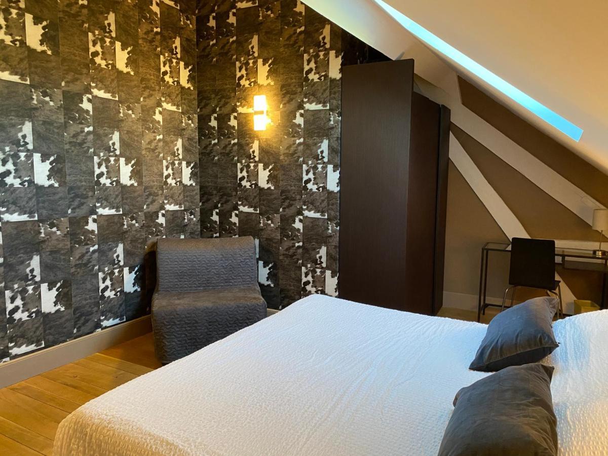Demeure Saint Louis Historic Manor, City 700M, Parking,A C,Clim,Wifi, Heated Pool, City View Bed & Breakfast Carcassonne