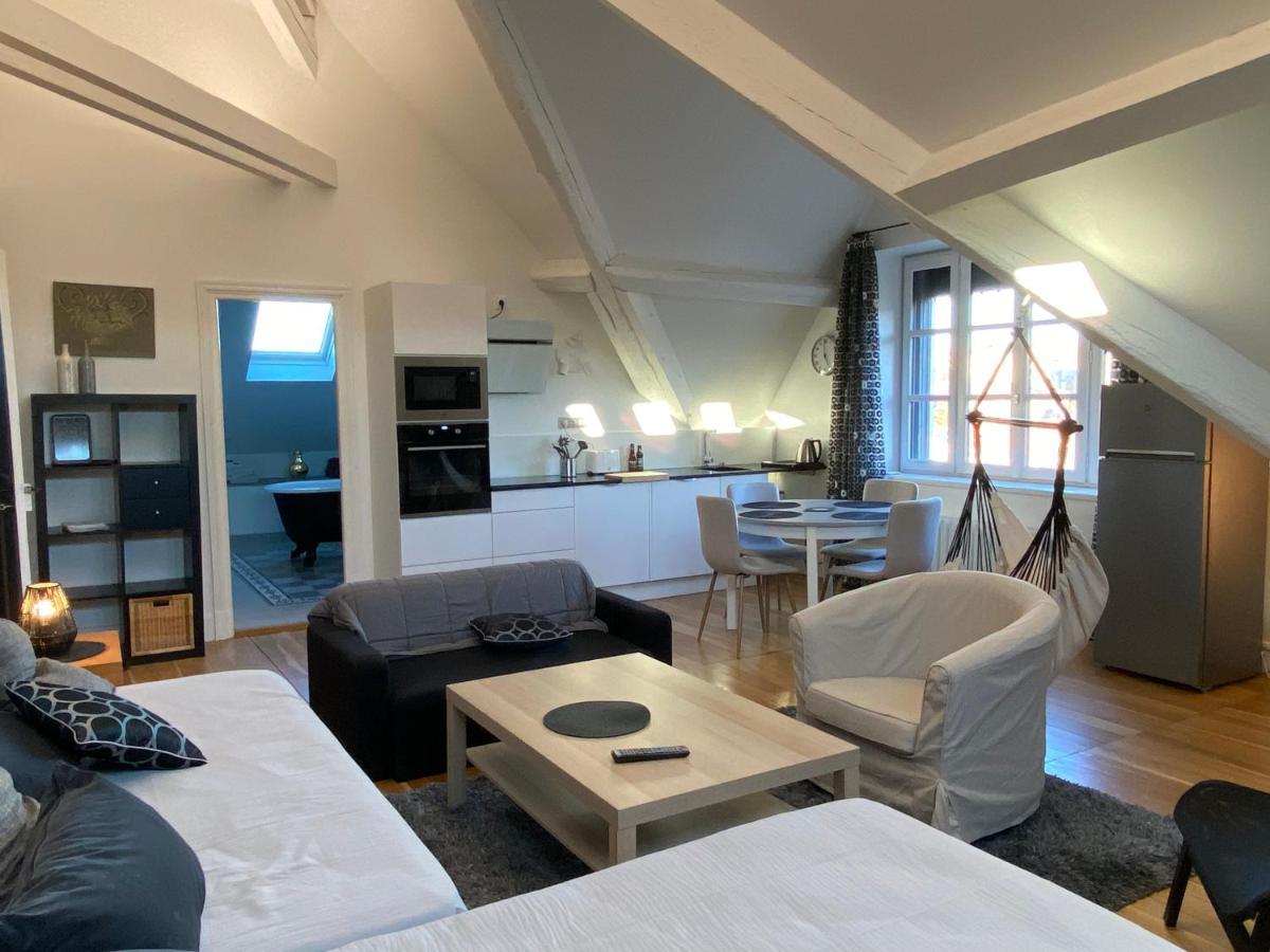 Bed & Breakfast Demeure Saint Louis Historic Manor, City 700M, Parking,A C,Clim,Wifi, Heated Pool, City View
