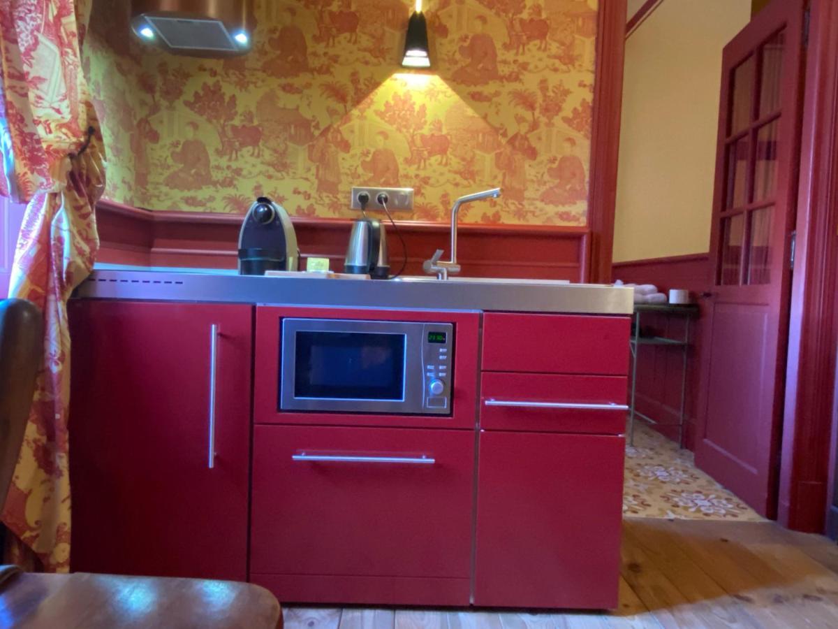 Demeure Saint Louis Historic Manor, City 700M, Parking,A C,Clim,Wifi, Heated Pool, City View 4* Carcassonne