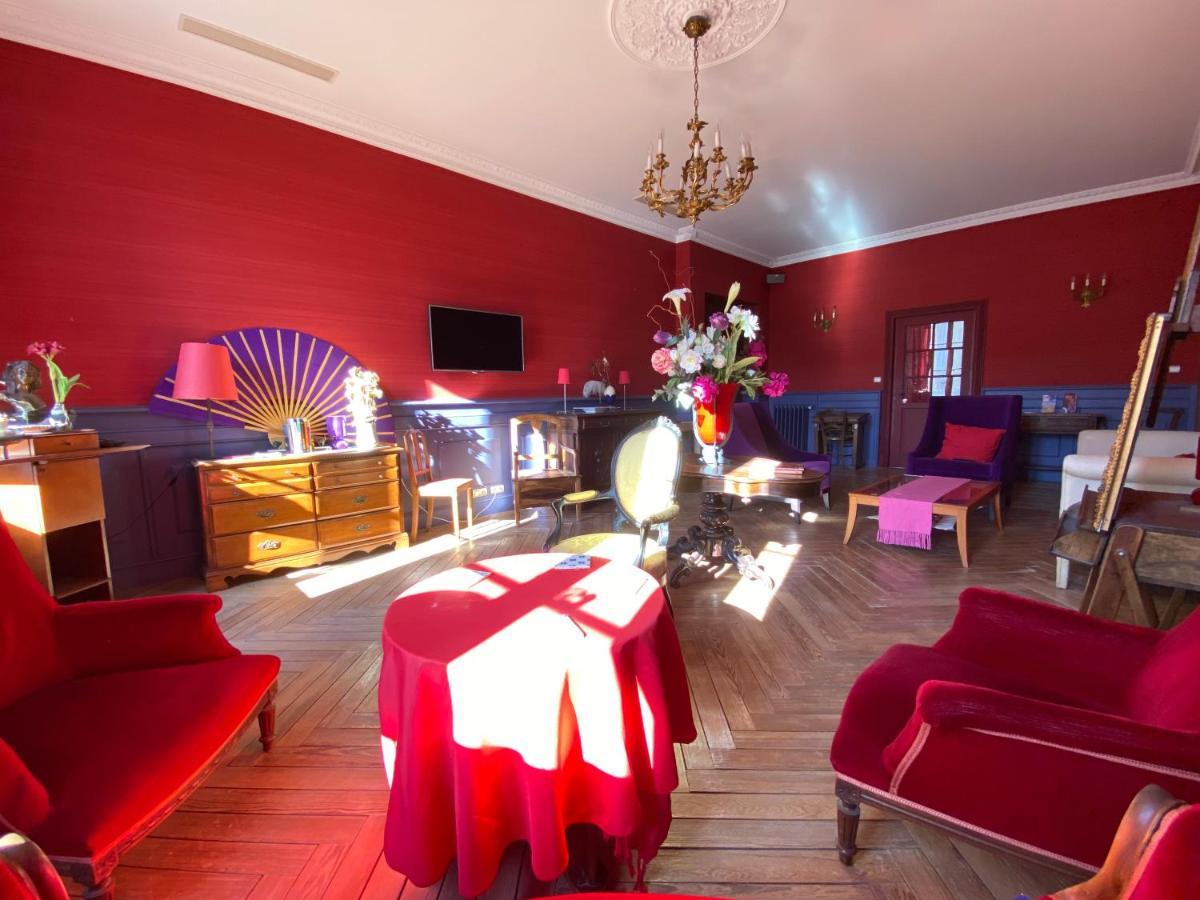 Demeure Saint Louis Historic Manor, City 700M, Parking,A C,Clim,Wifi, Heated Pool, City View