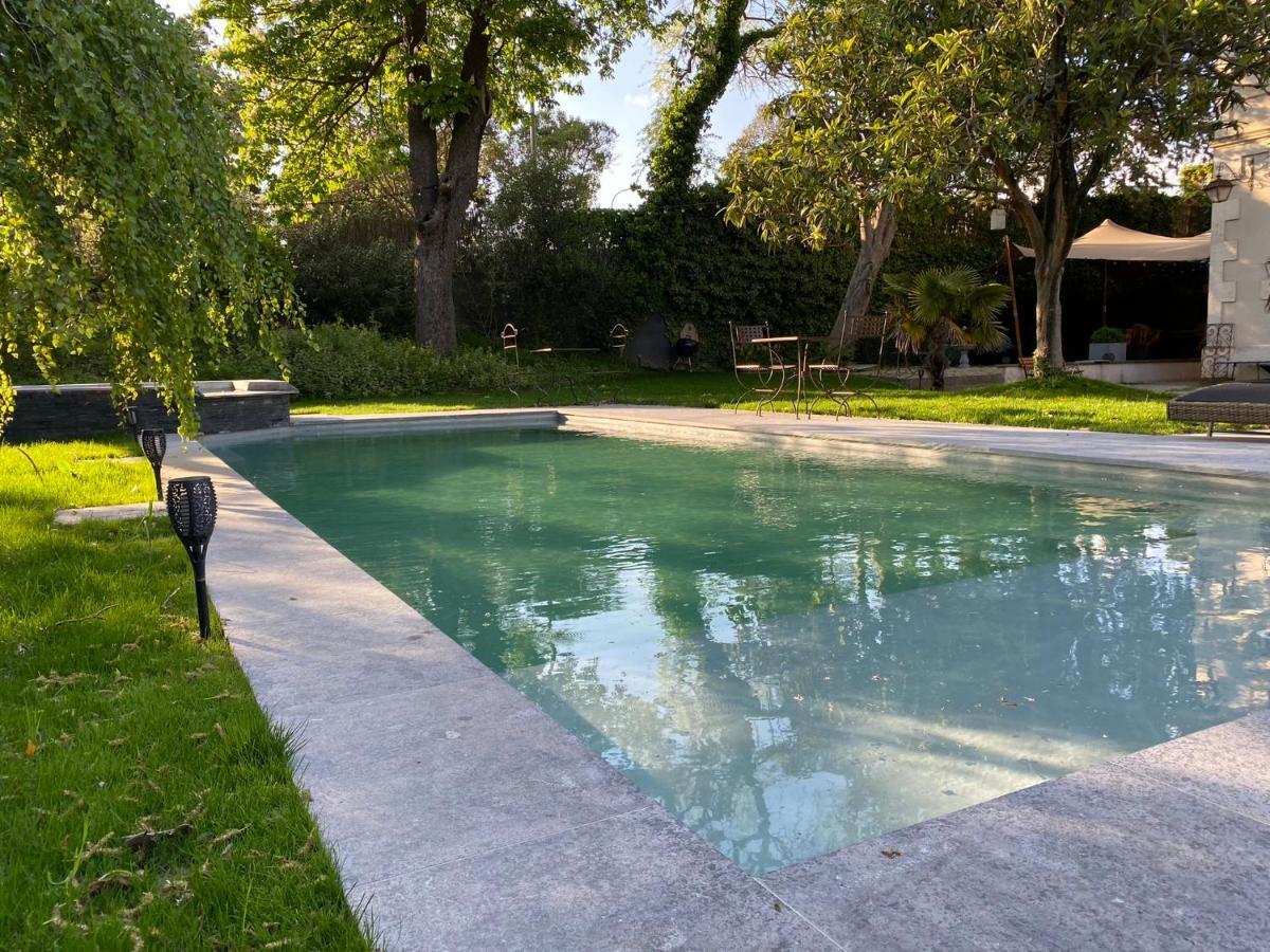 Demeure Saint Louis Historic Manor, City 700M, Parking,A C,Clim,Wifi, Heated Pool, City View