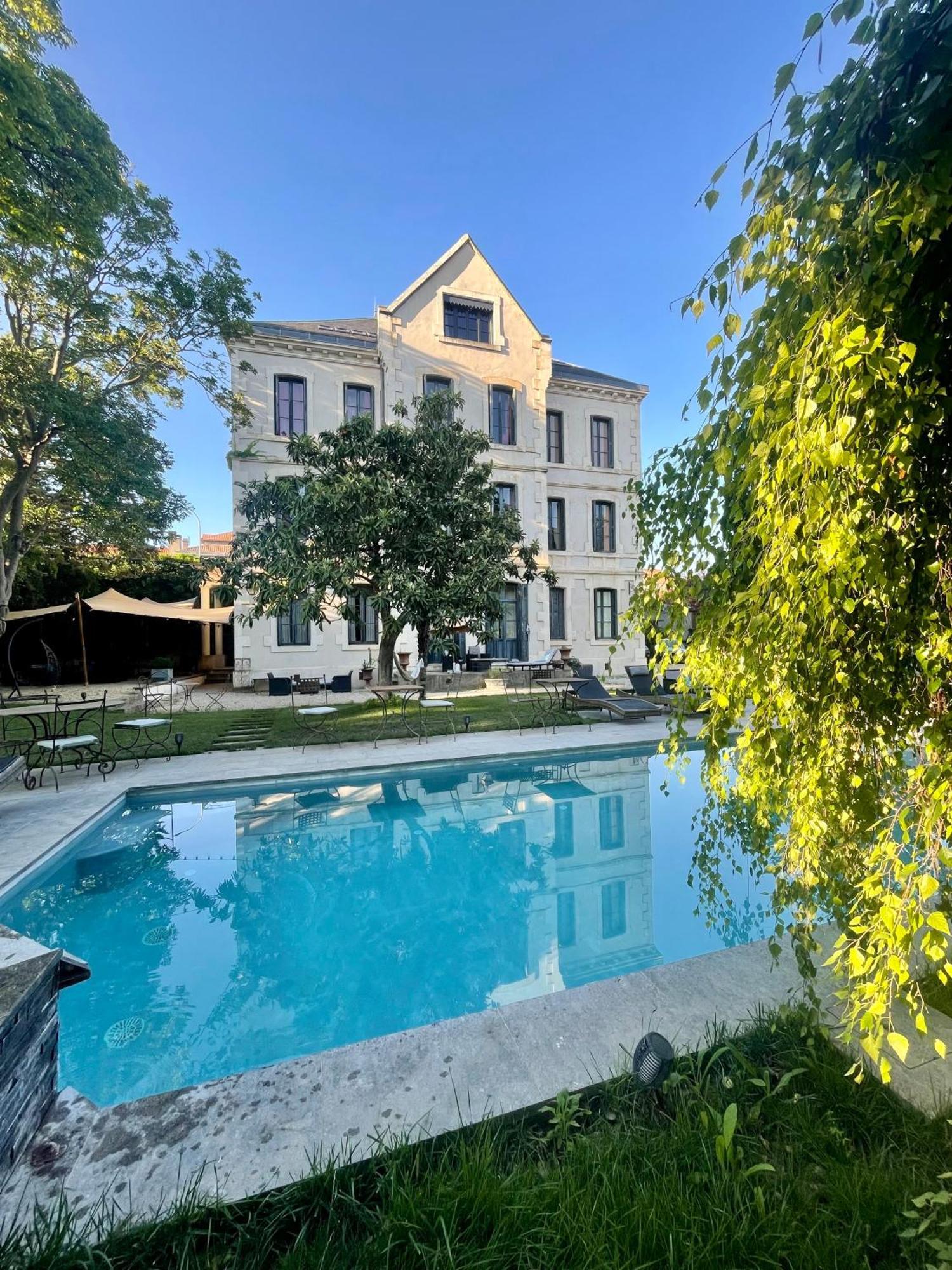 Demeure Saint Louis Historic Manor, 700m, Parking,a C,clim,wifi, Heated Pool, View Bed & Breakfast