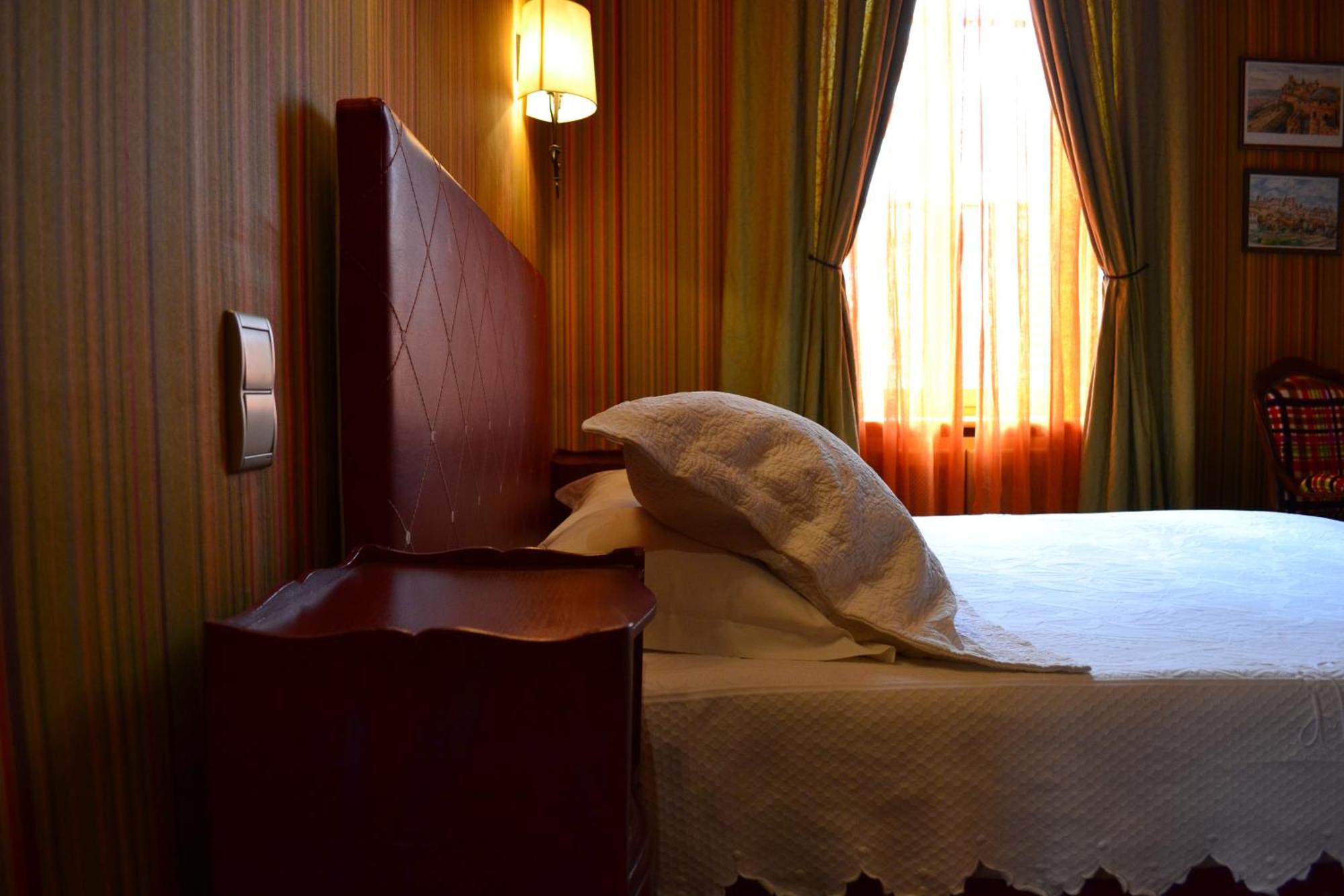 Couette-café Demeure Saint Louis, Cité 10mn à Pieds, Piscine Chauffée, Clim Ac, Parking Privé
